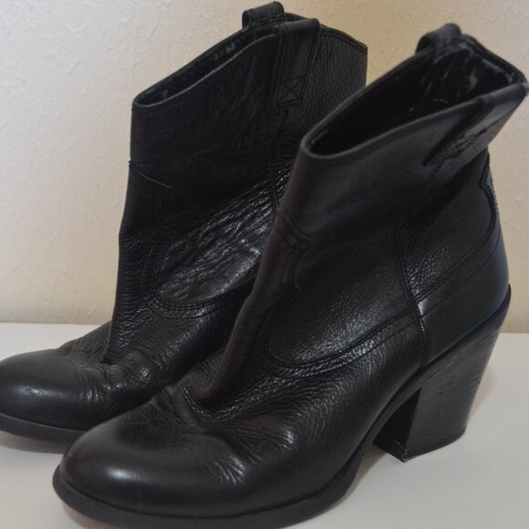Black Booties Size 7.5M - Picture 3 of 7